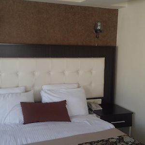 Economy Kamer met een Queen Size Bed in de Kelder